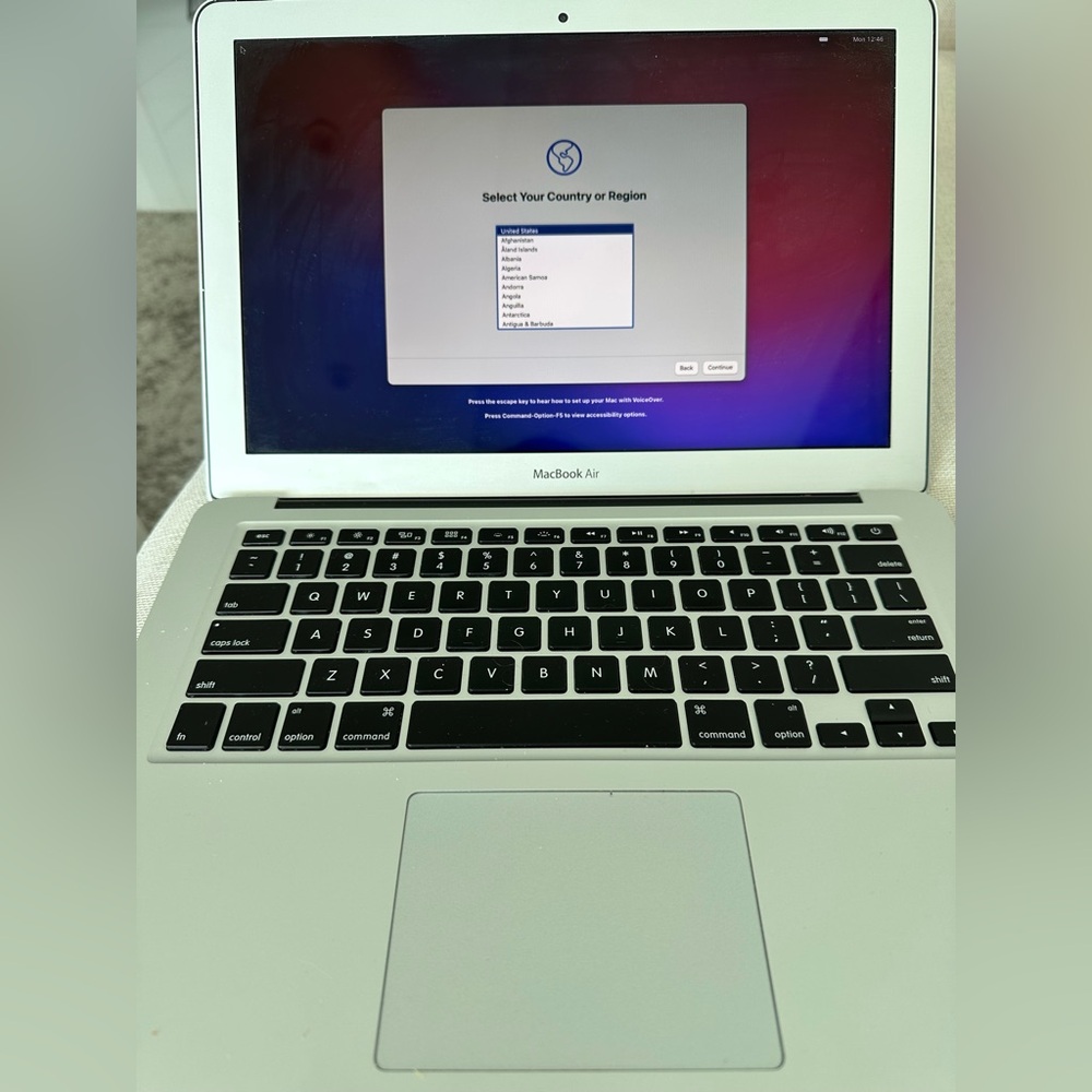 Apple MacBook Air 13.3 Silver Laptop with Slim Design. 2017 1.8GHZ/8GB/128GB - Picture 5 of 12